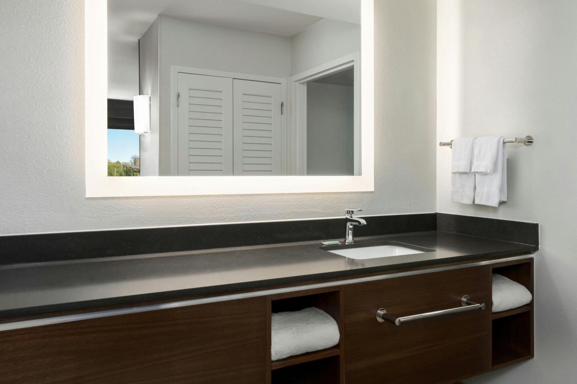 Courtyard By Marriott Chattanooga Downtown Extérieur photo